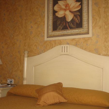 Hotel Santiago Benavente Eksteriør billede