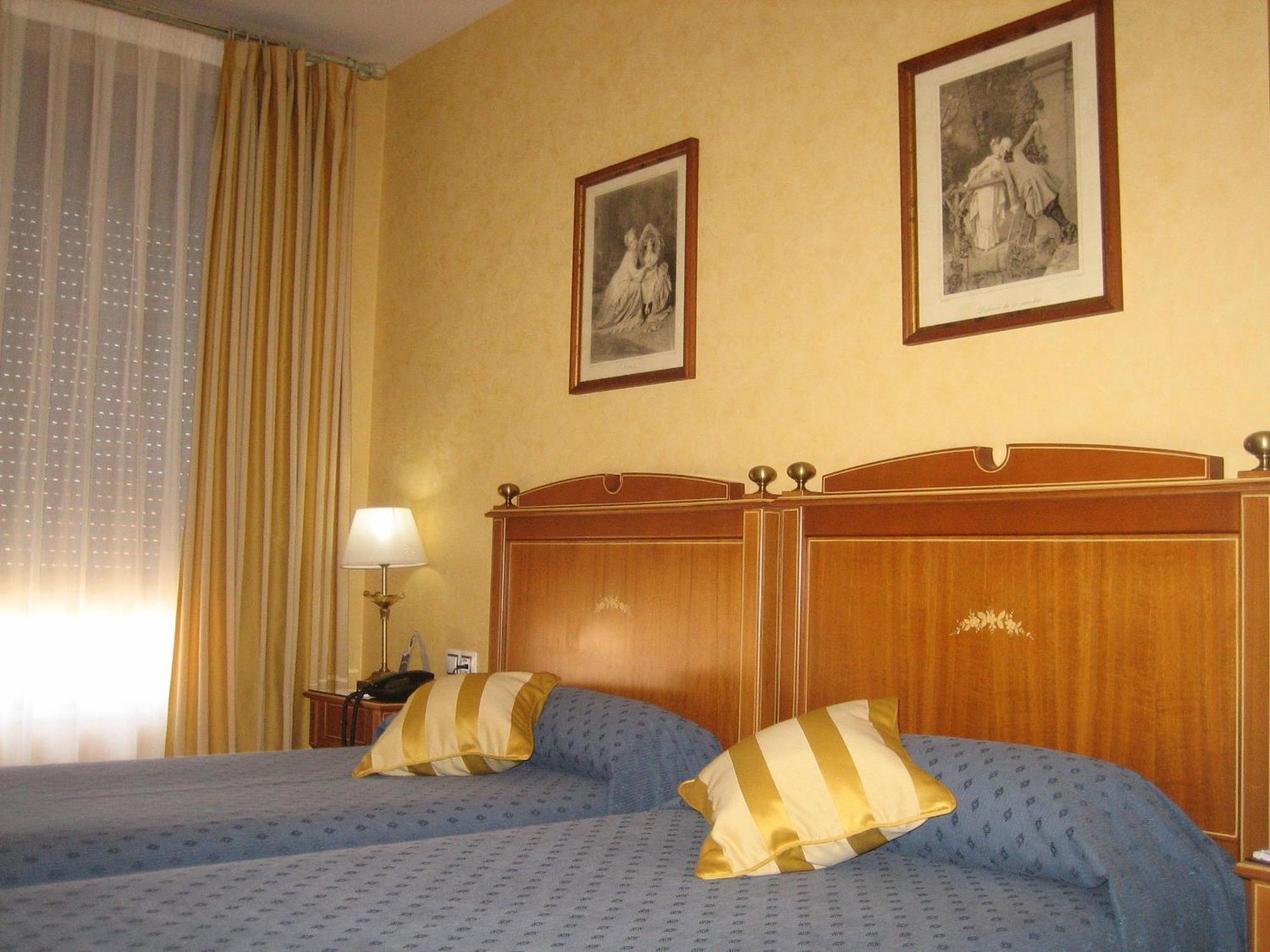 Hotel Santiago Benavente Eksteriør billede